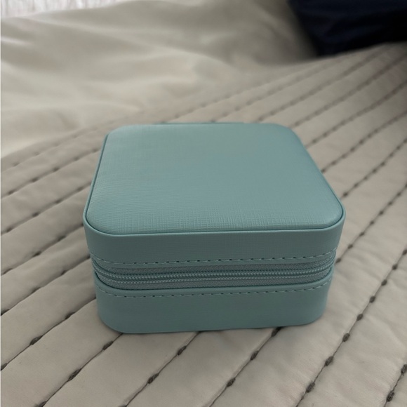 Light Blue Jewelry Organizer Case - Picture 2 of 2